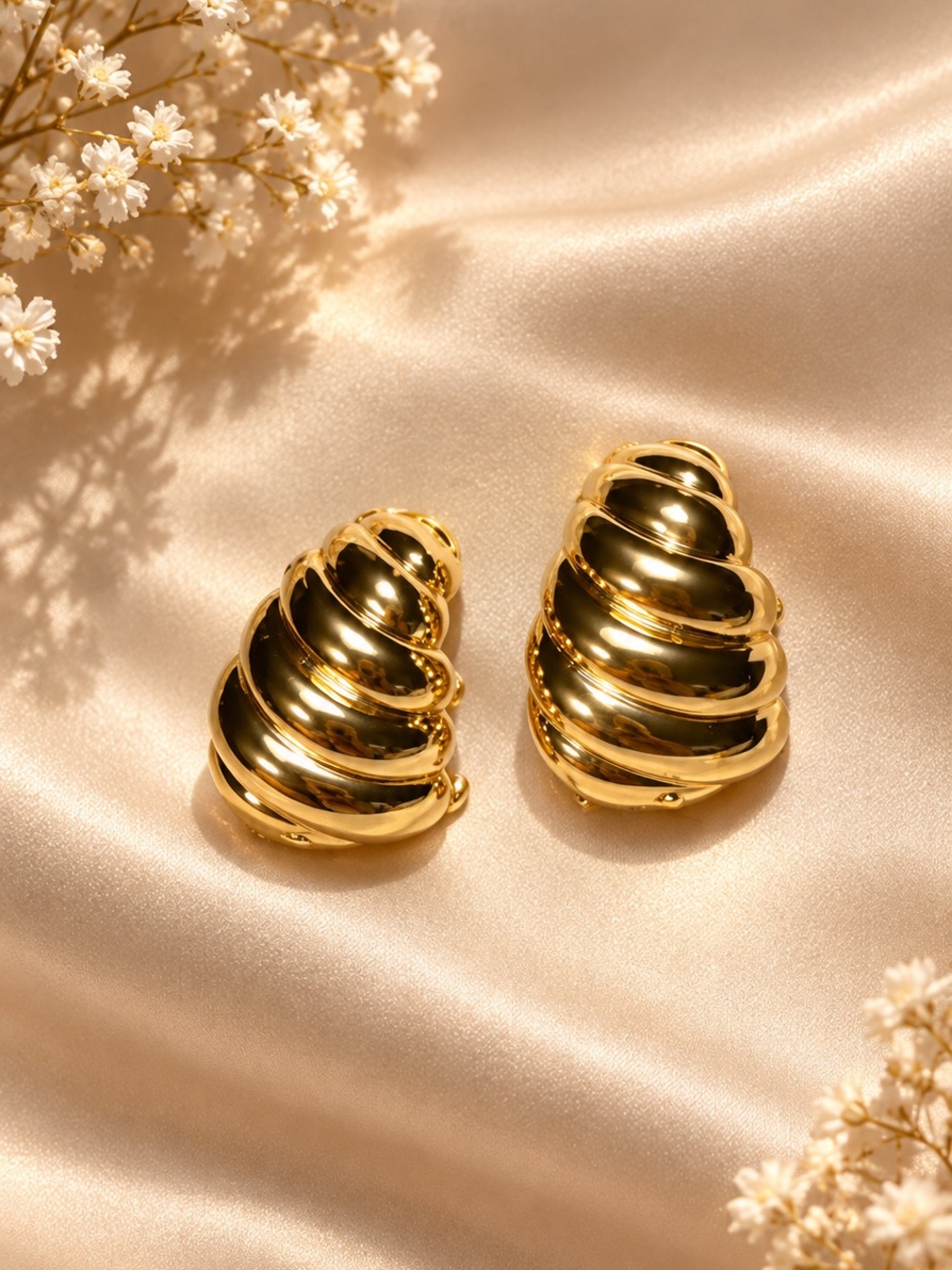 Fashion Jewelry Gold Shell-Style Clip Earrings